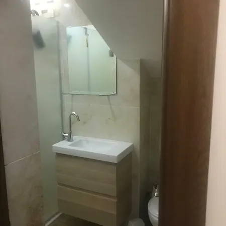 Central Mezonette Apartm شقة *